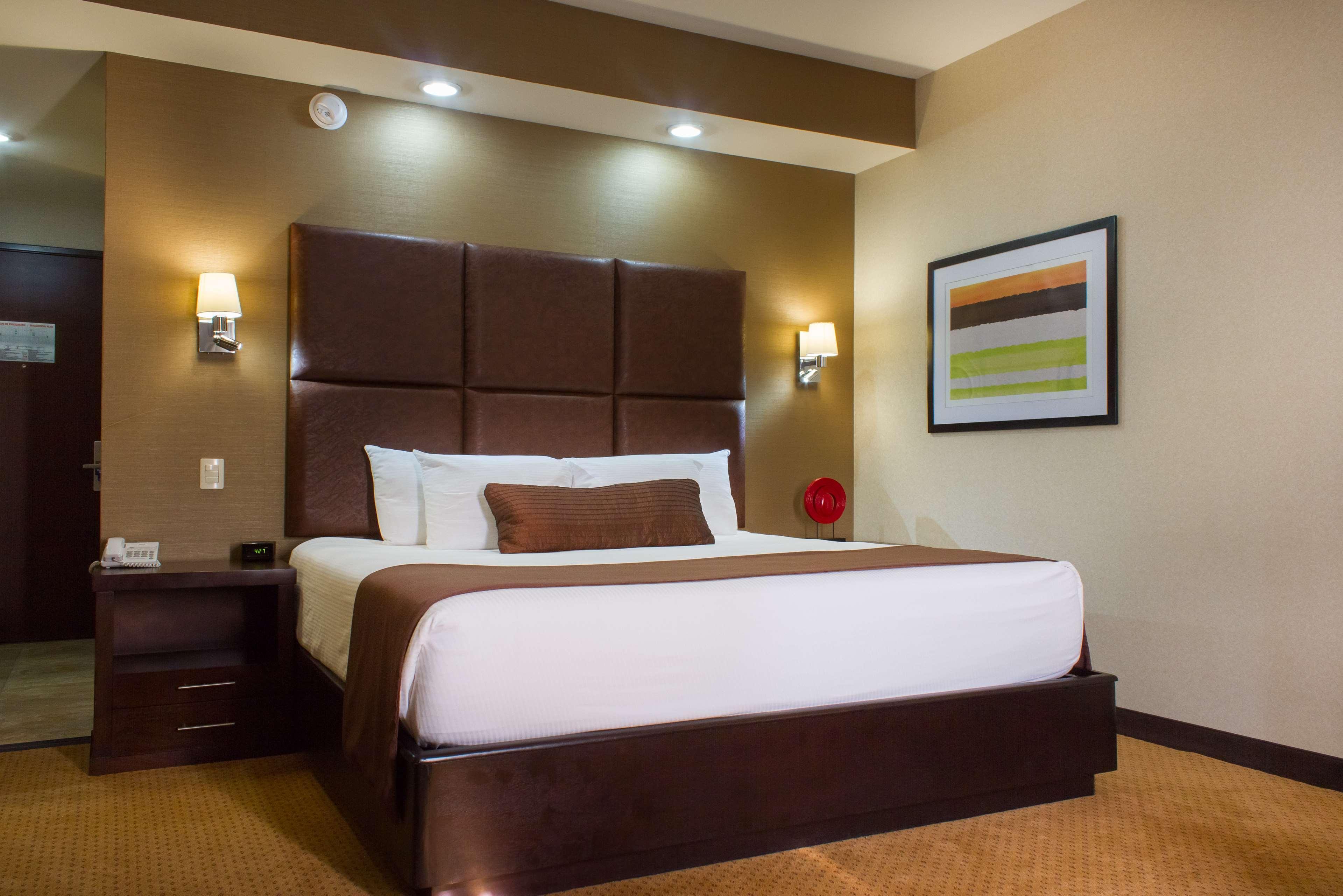 Best Western Premier Monterrey Aeropuerto Аподака Экстерьер фото A typical room at the hotel