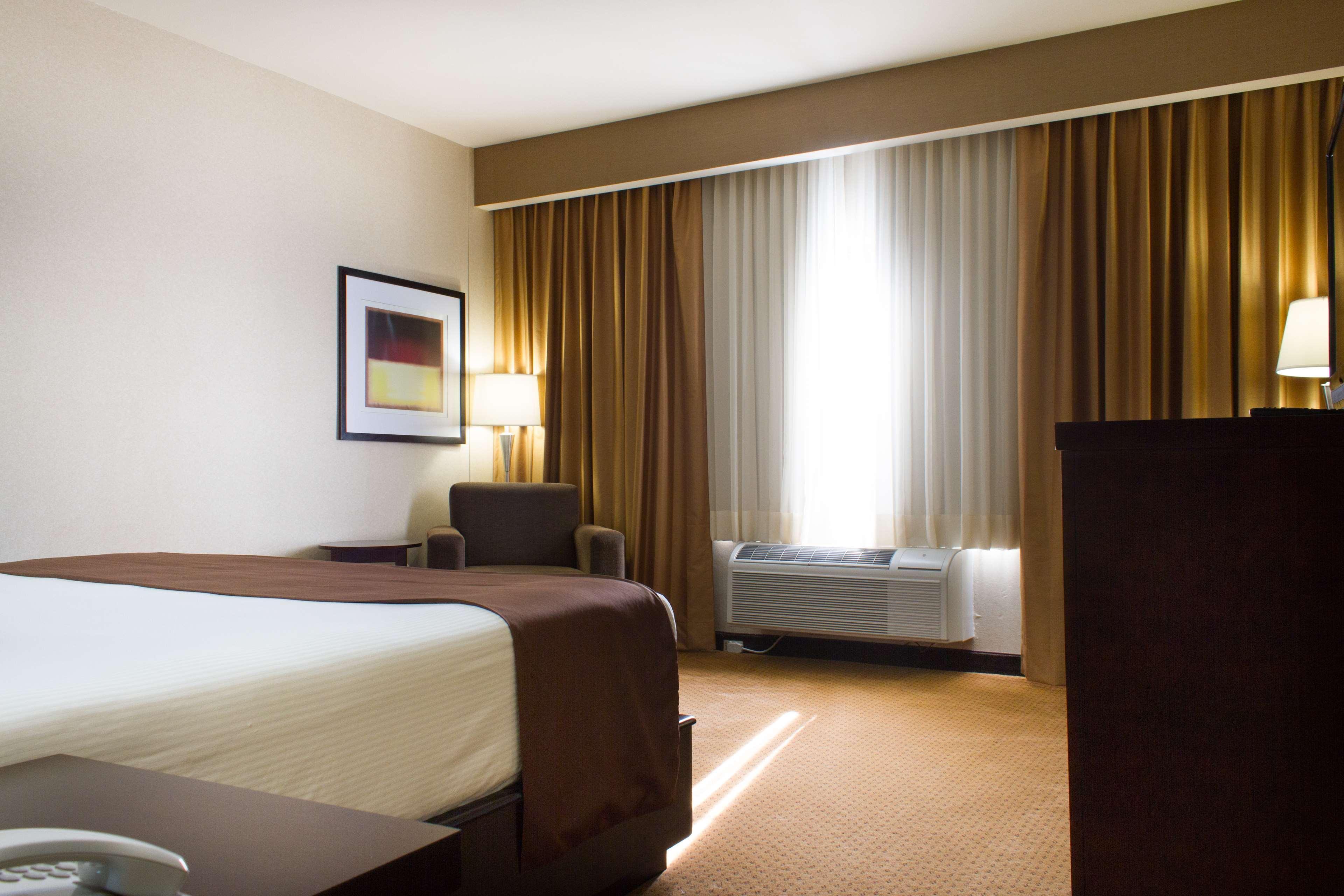Best Western Premier Monterrey Aeropuerto Аподака Экстерьер фото A typical room at the Holiday Inn Express