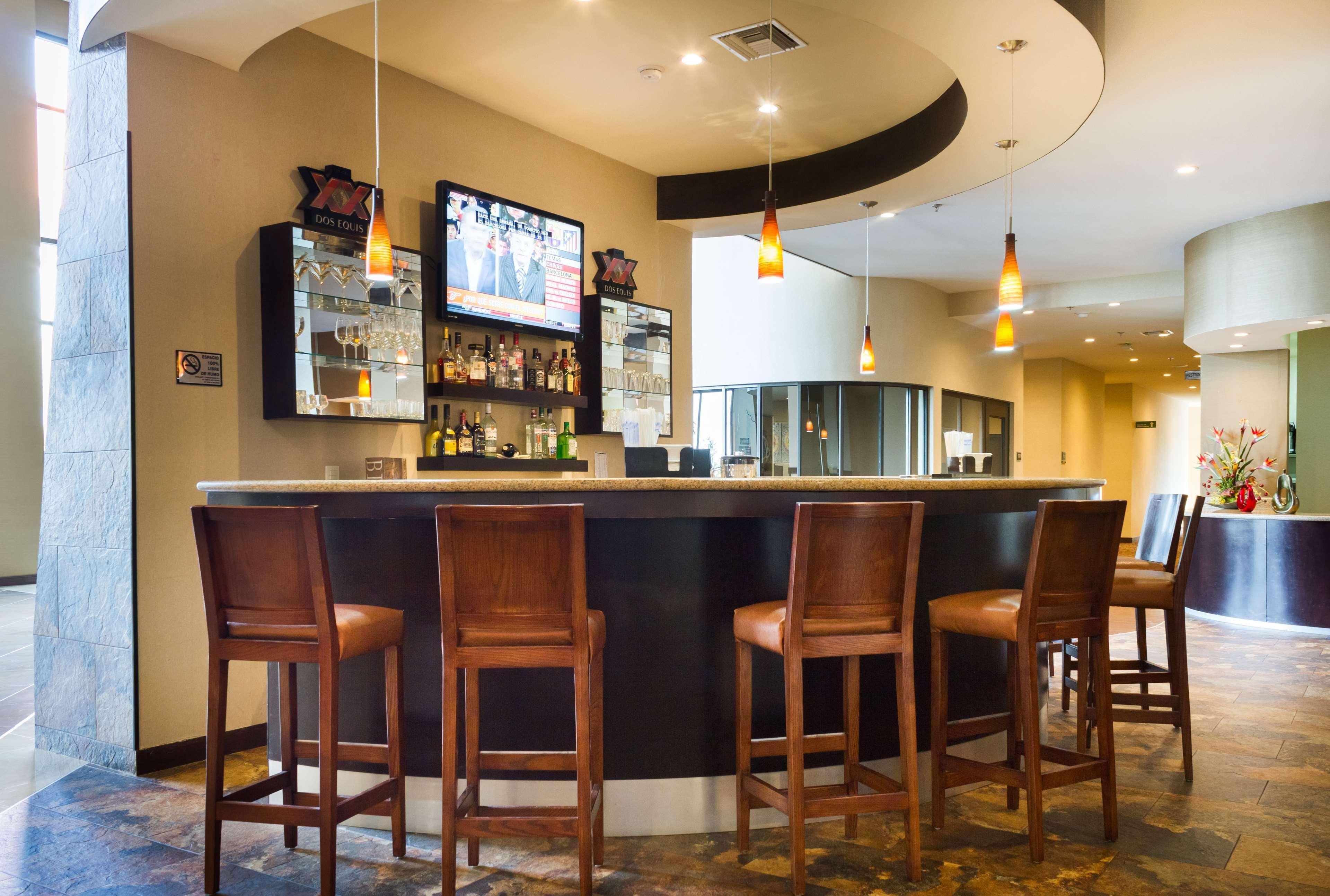 Best Western Premier Monterrey Aeropuerto Аподака Экстерьер фото The bar at the Westin