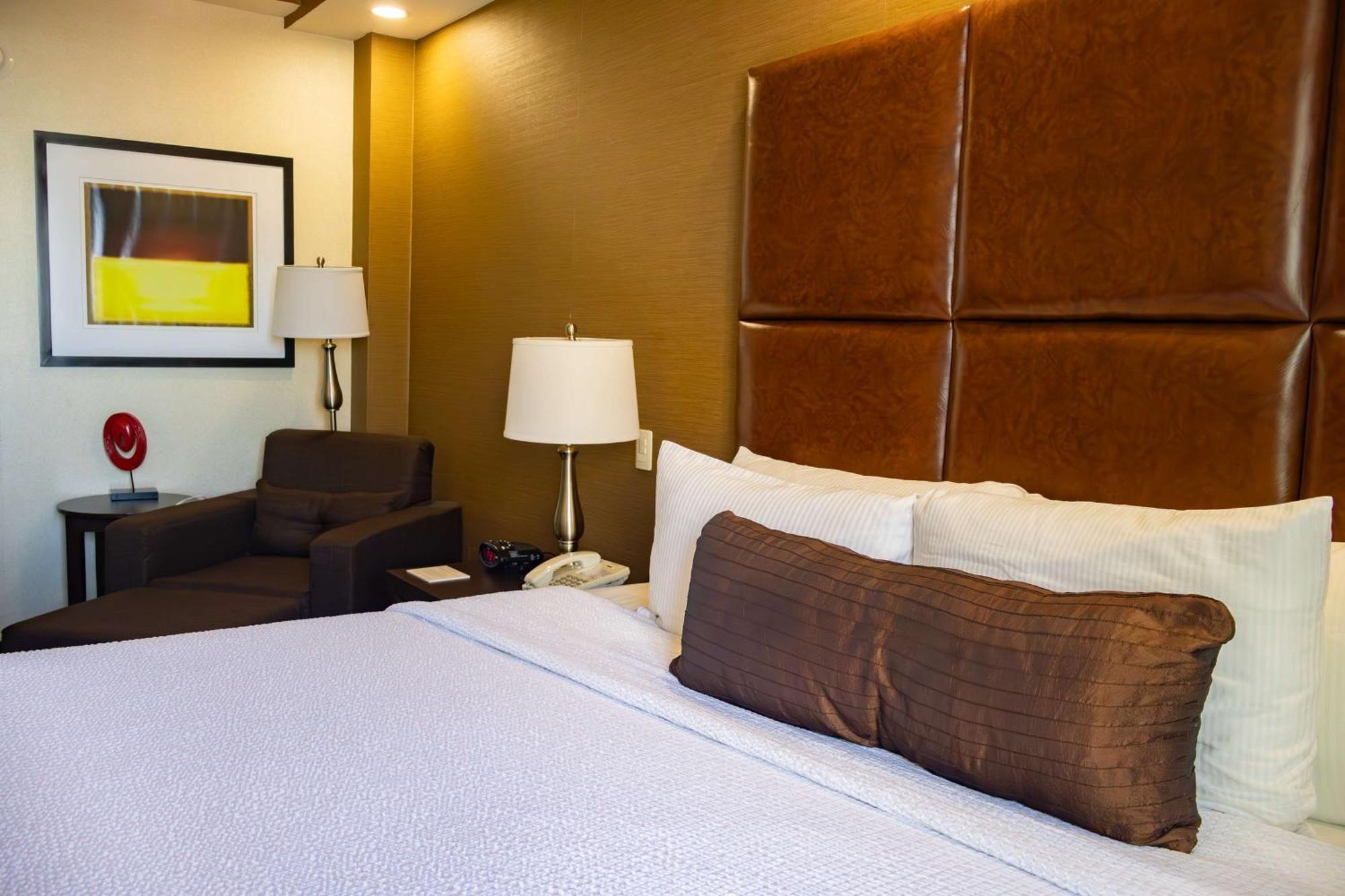 Best Western Premier Monterrey Aeropuerto Аподака Экстерьер фото A typical room at the hotel