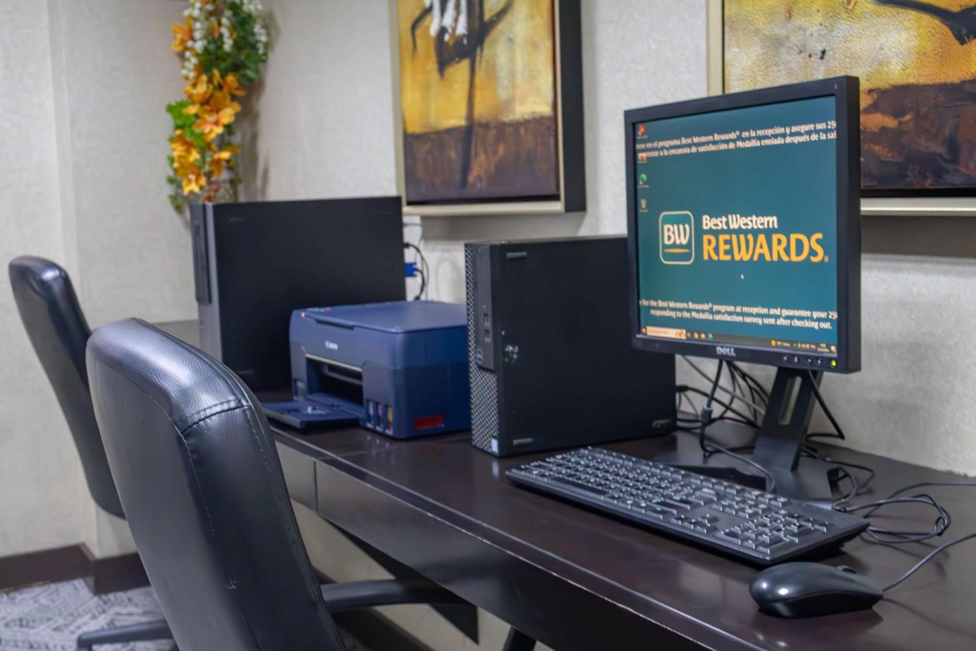 Best Western Premier Monterrey Aeropuerto Аподака Экстерьер фото A computer with a printer
