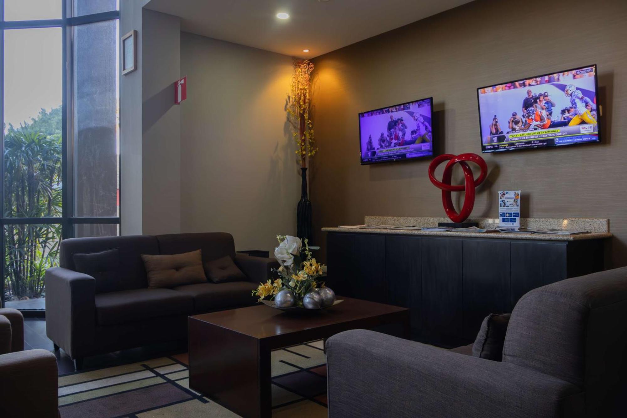 Best Western Premier Monterrey Aeropuerto Аподака Экстерьер фото The lobby of the hotel