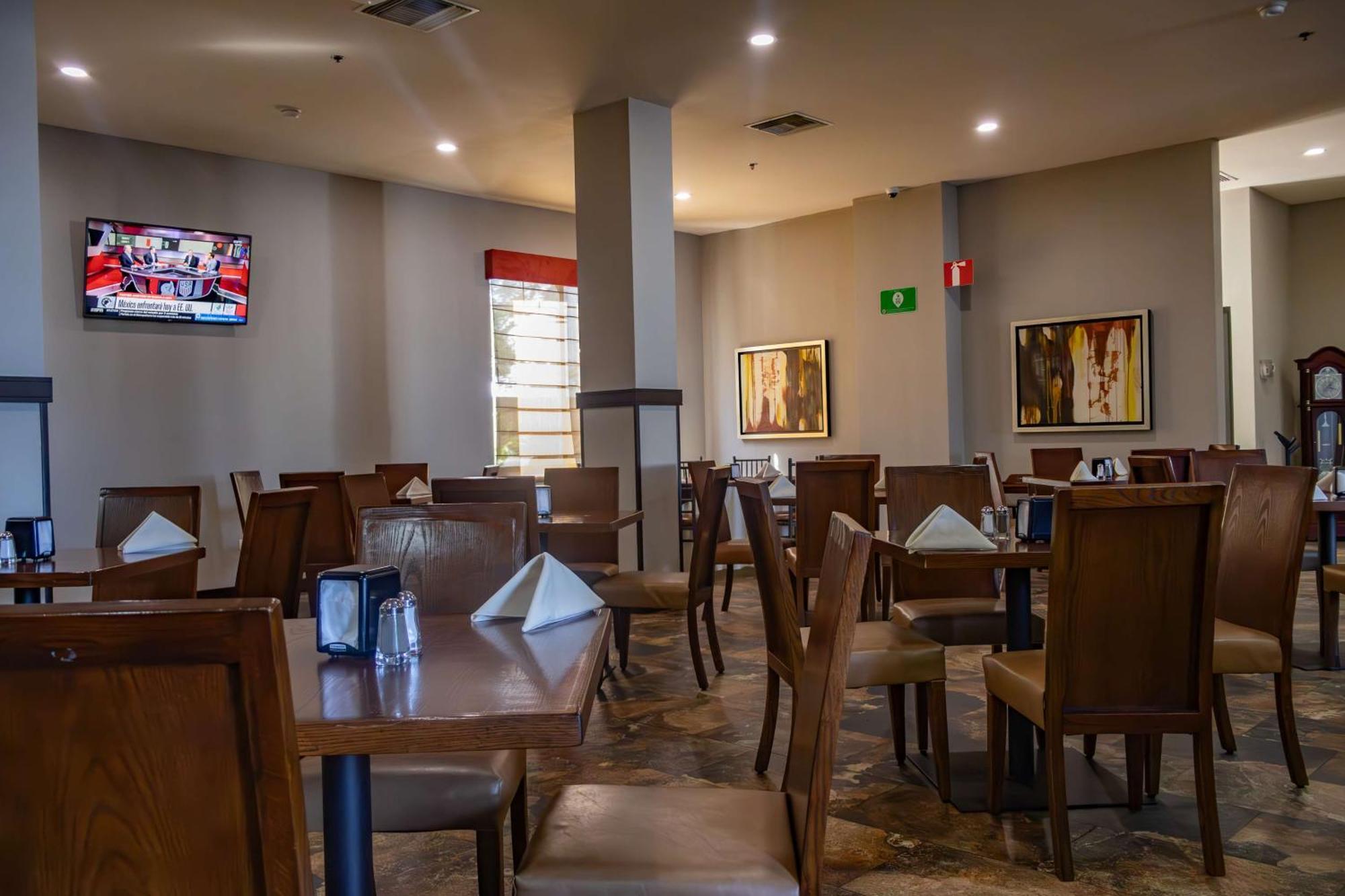 Best Western Premier Monterrey Aeropuerto Аподака Экстерьер фото The dining room at the restaurant