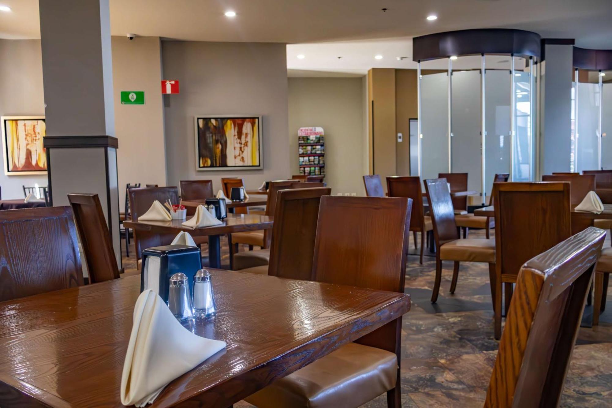 Best Western Premier Monterrey Aeropuerto Аподака Экстерьер фото The restaurant